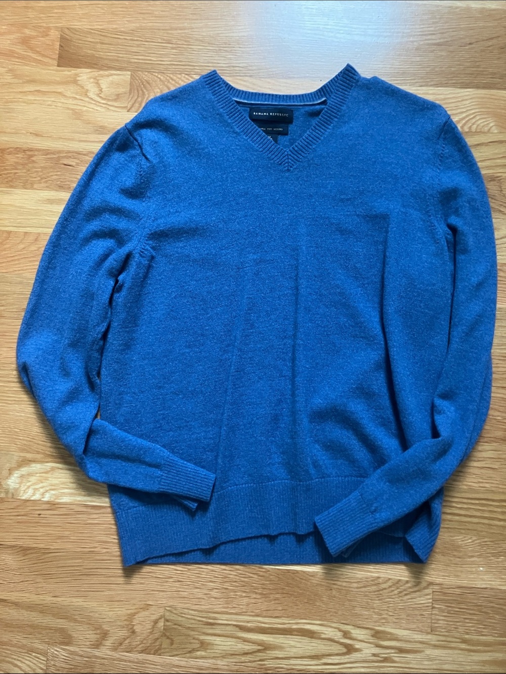 Banana Republic Men's Royal Blue V-Neck Sweater